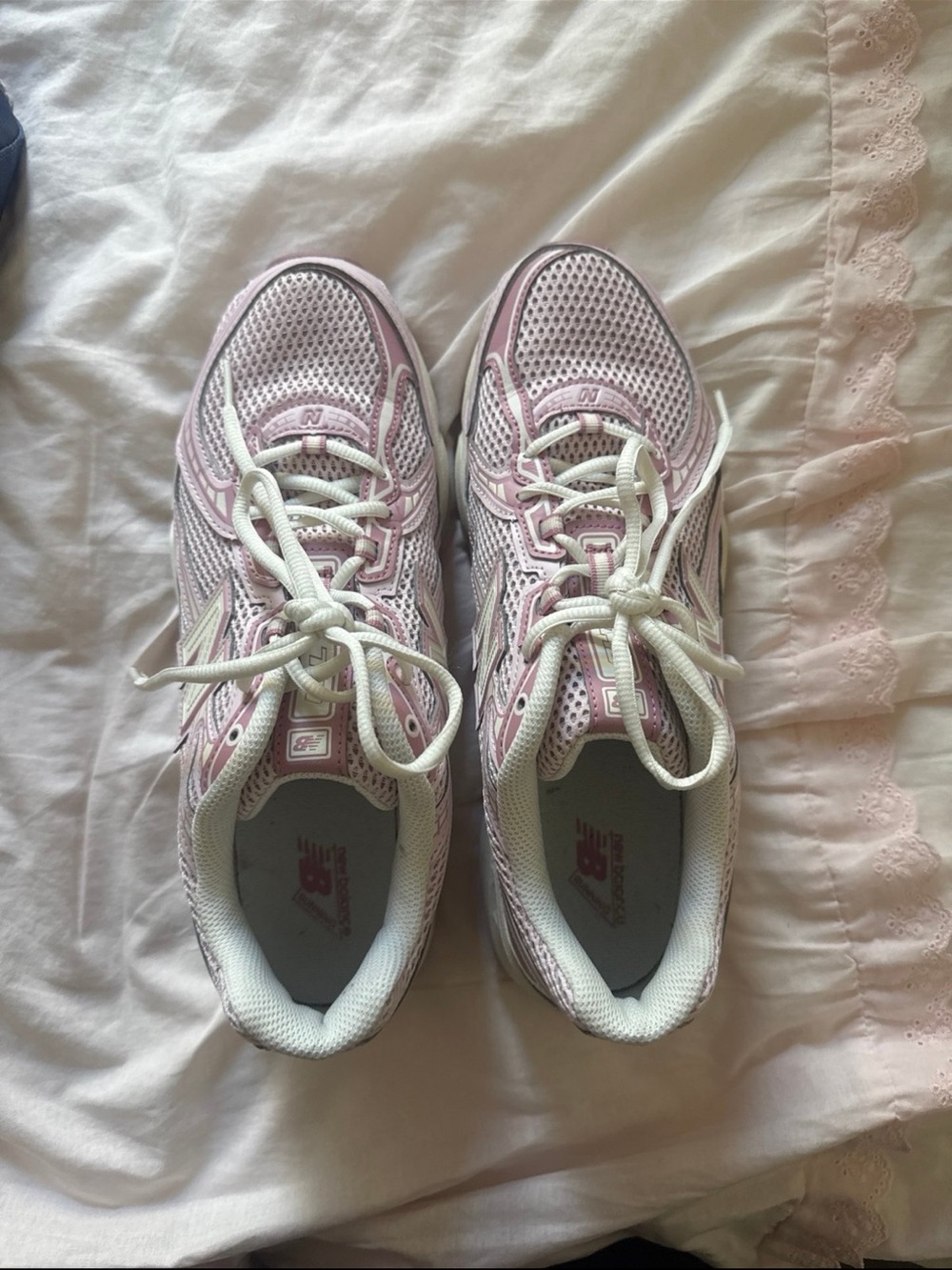 New Balance 740 Running Sneakers W11